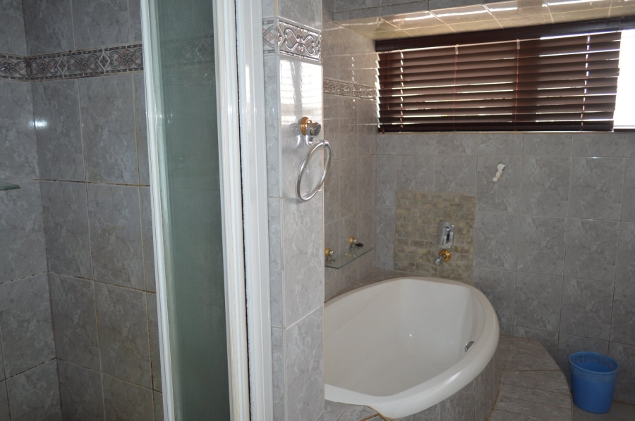 4 Bedroom Property for Sale in Wilkoppies North West